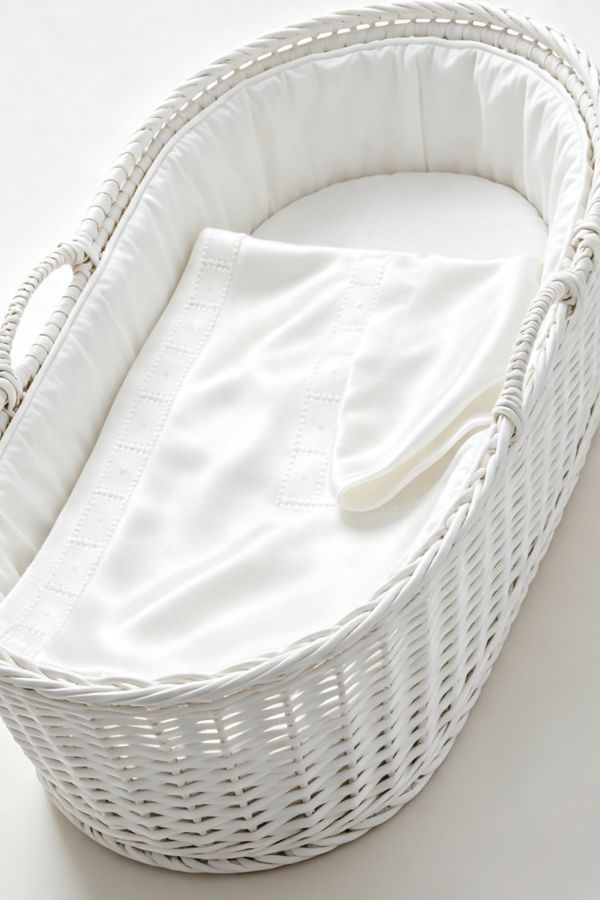 White-kniited-shawl-blanket-for-christening.jpg